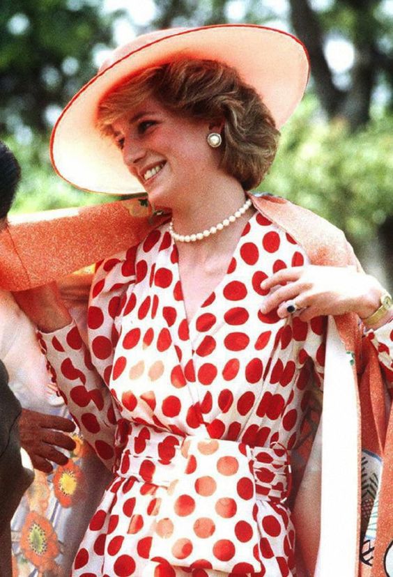 Lady Di y los Lunares